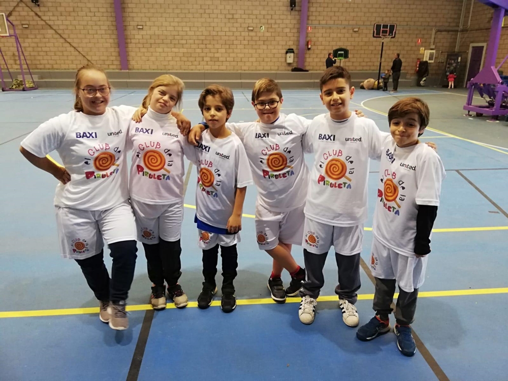 Los integrantes de este equipo, pionero en Canarias, con los equipajes realizados para su debut en un partido amistoso. Diario de Avisos