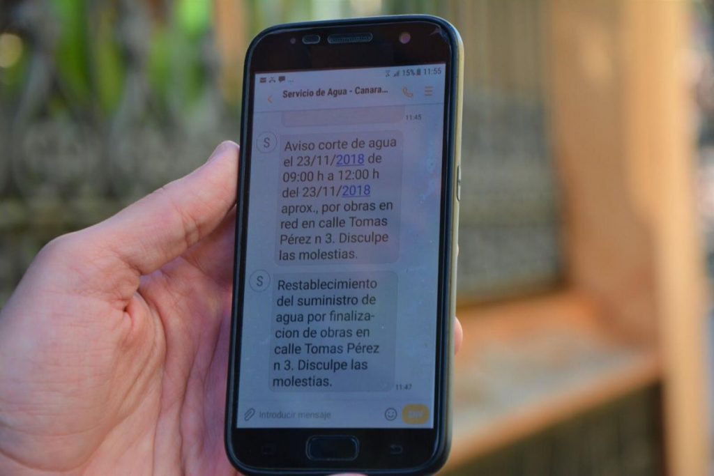 Los vecinos de La Orotava pueden enterarse de los cortes del suministro a través de su teléfono móvil. DA