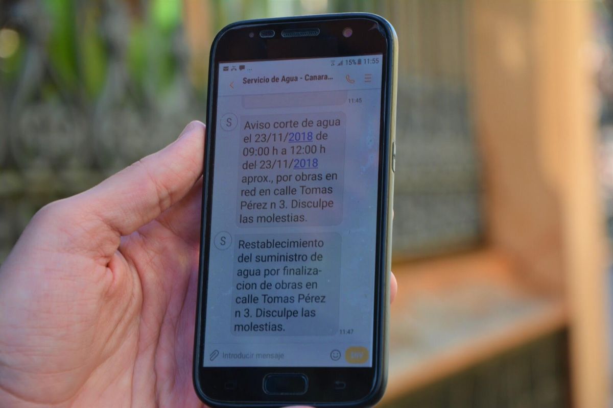 Los vecinos de La Orotava pueden enterarse de los cortes del suministro a través de su teléfono móvil. DA