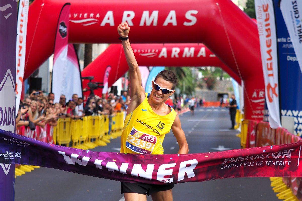 Miguel Ángel Vaquero y Anna Wasik se llevan la maratón de Santa Cruz Naviera Armas. / Sergio Méndez