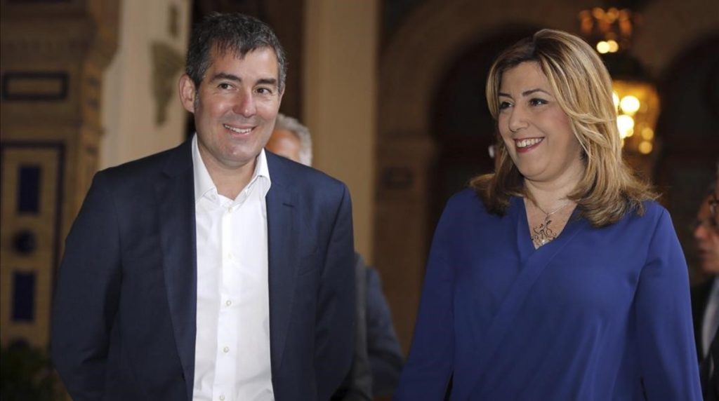 El presidente del Gobierno de Canarias, Fernando Clavijo (CC), junto a la presidenta de la Junta de Andalucía, Susana Díaz (PSOE). EFE