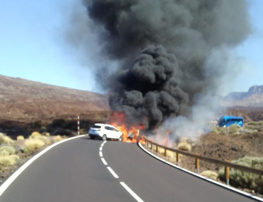 Accidente en Las Cañadas del Teide. / TWITTER