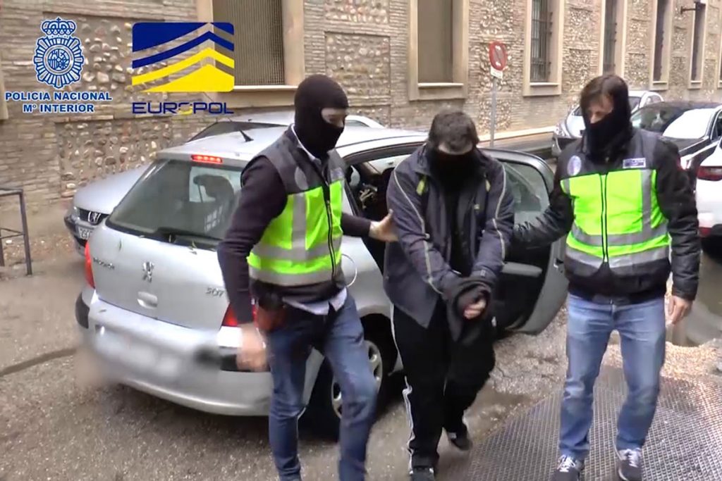 Detenidos 3 jóvenes responsables de la sección en español de una de las web neonazis "más influyentes" a nivel mundial