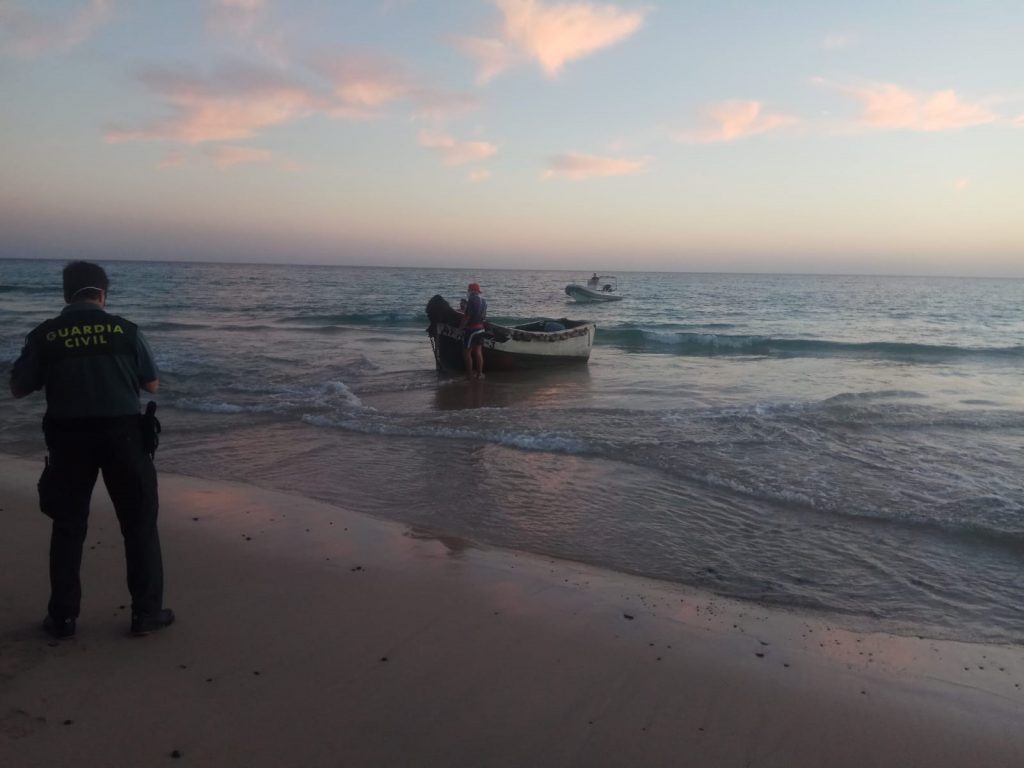 Interceptadas dos pateras en Fuerteventura y Gran Canaria con catorce inmigrantes. / EP