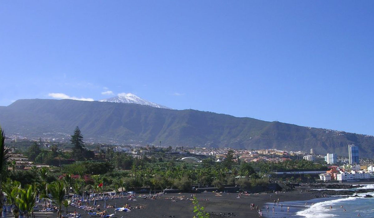 Vista de Puerto de la Cruz desde Playa Jardín. DA