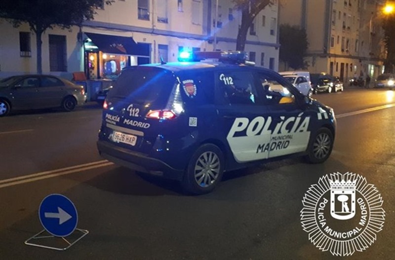 Detenido por agredir "brutalmente" con un palo a su pareja delante de sus hijos. / EP