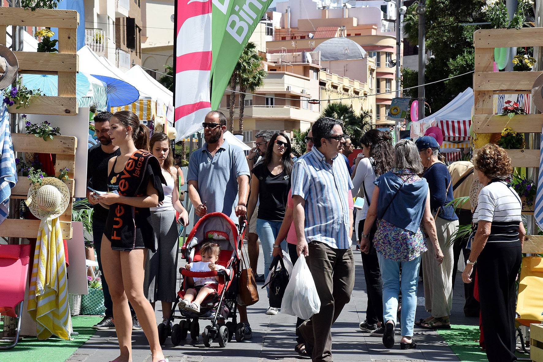 Canarias gana casi medio millón de habitantes en los últimos veinte años. / EP
