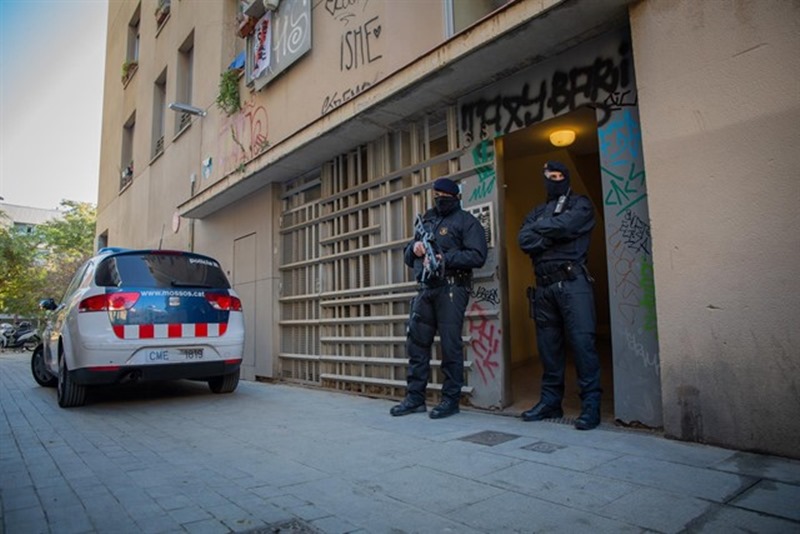 Al menos 17 detenidos "muy radicalizados" en una operación contra el yihadismo en Cataluña. / EP