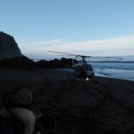 La Guardia Civil rescata a una pareja incomunicada en una playa de El Sauzal en una zona inaccesible desde tierra. / GUARDIA CIVIL