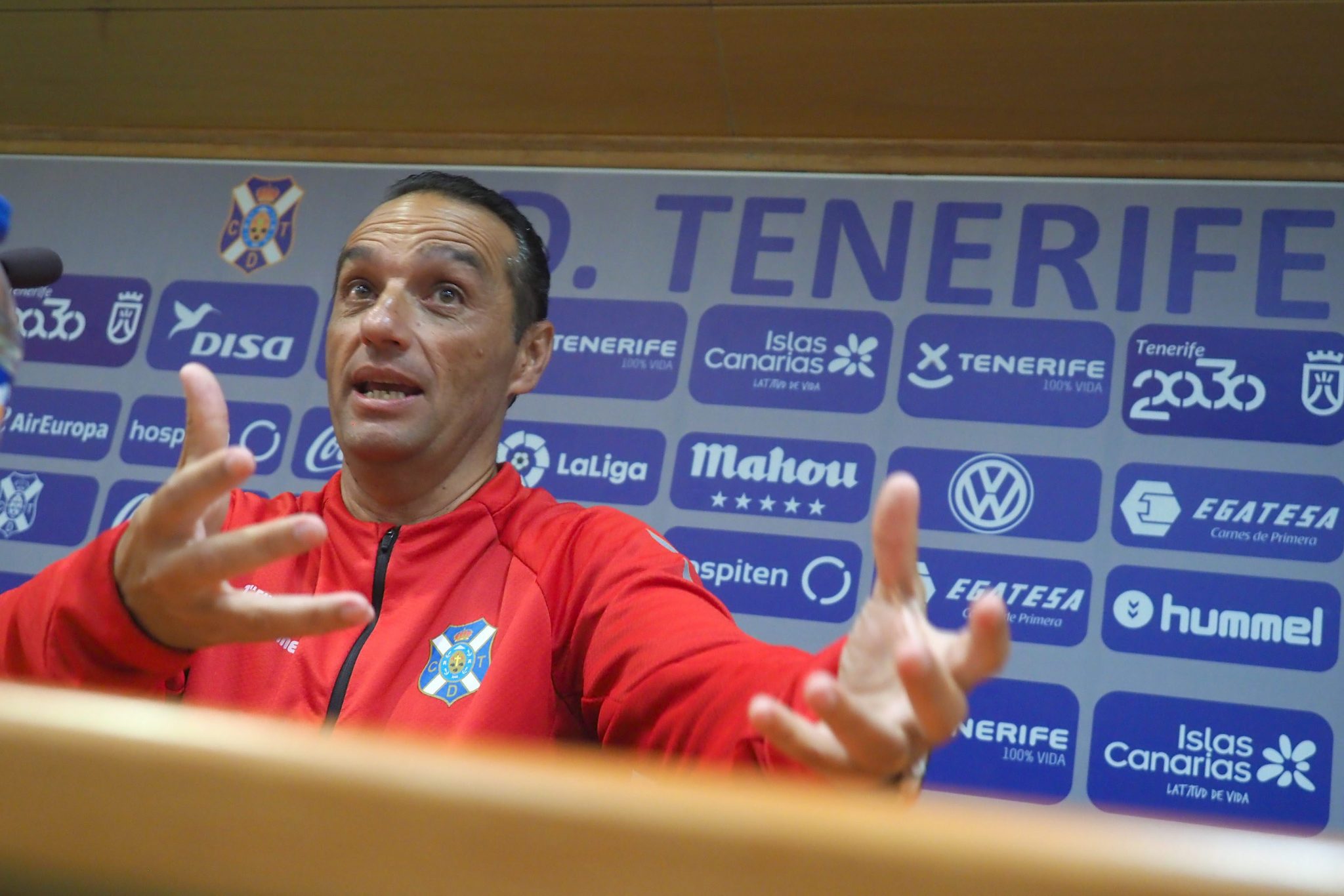 José Luis Oltra, entrenador del CD Tenerife./Sergio Méndez