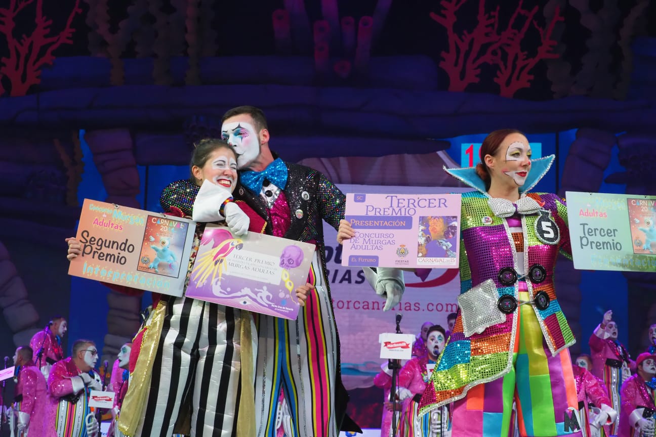 La Traviata durante su actuación en el Carnaval en esta segunda fase de murgas adultas de Santa Cruz / Sergio Méndez