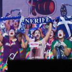 Burlonas durante su actuación en el Carnaval en esta segunda fase de murgas adultas de Santa Cruz / Sergio Méndez