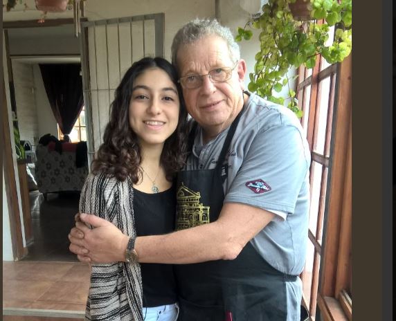 La nieta con su abuelo 