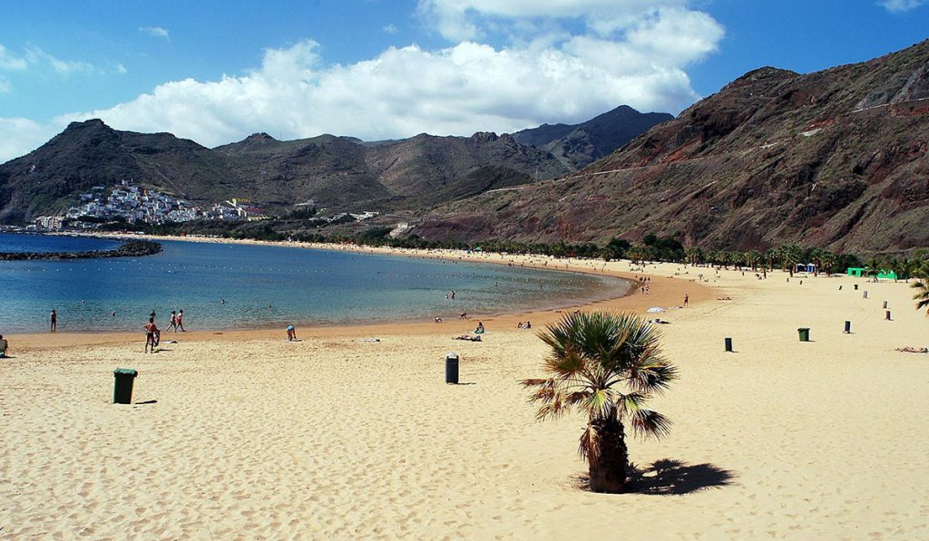 El frente de playa de Las Teresitas fue comprado por los empresarios ahora condenados por 52,5 millones de euros. Fran Pallero