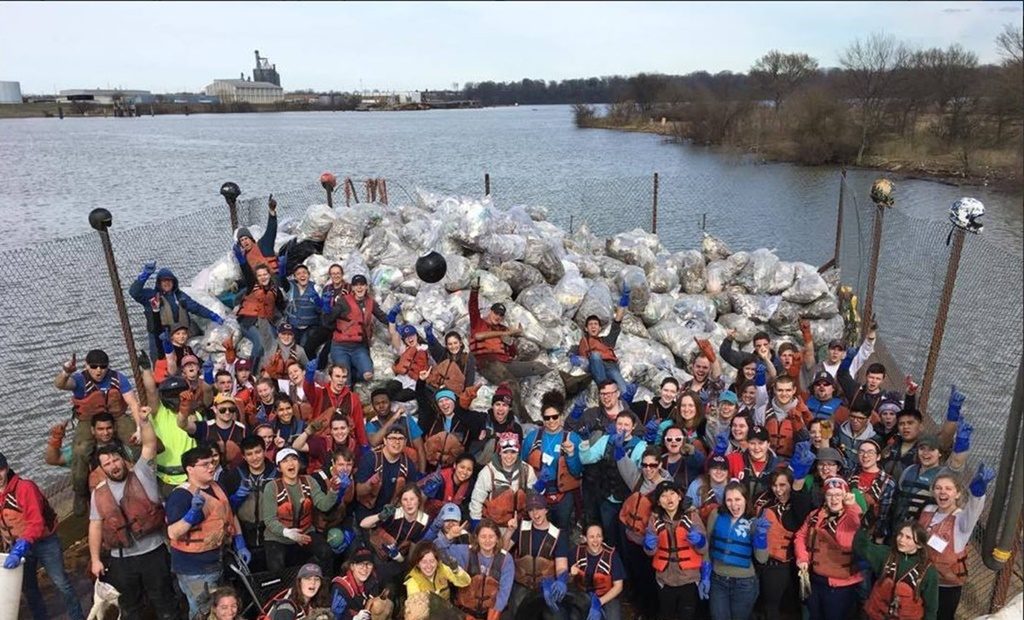 Trashtag Challenge. / Twitter