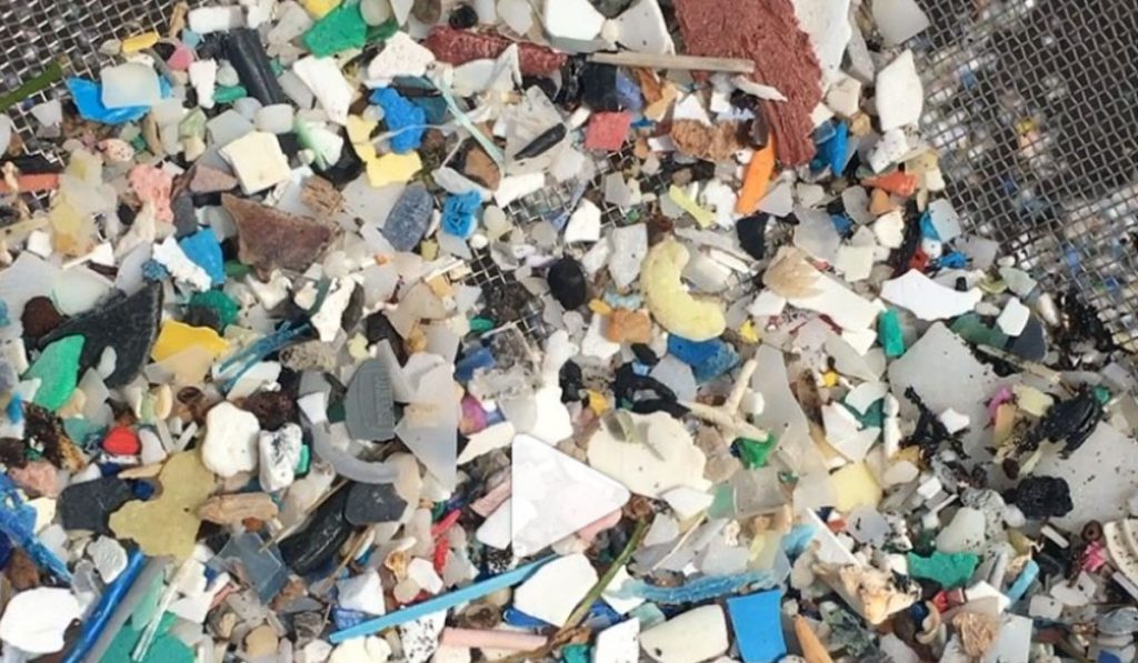 Microplásticos en la playa del Porís. DA