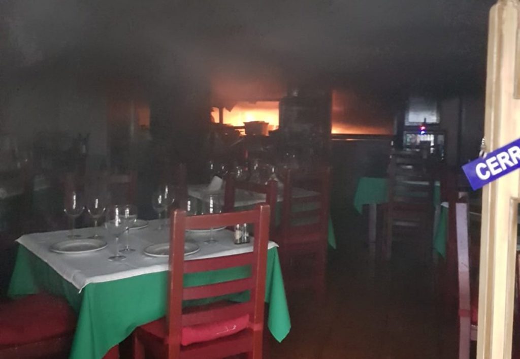 Incendio sofocado en un restaurante de la calle Doctor Guigou de Santa Cruz| POLICÍA LOCAL SANTA CRIZ