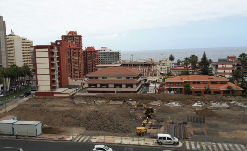 La nueva estación de guaguas no estará terminada hasta julio, tres meses después de lo previsto. Sergio Méndez