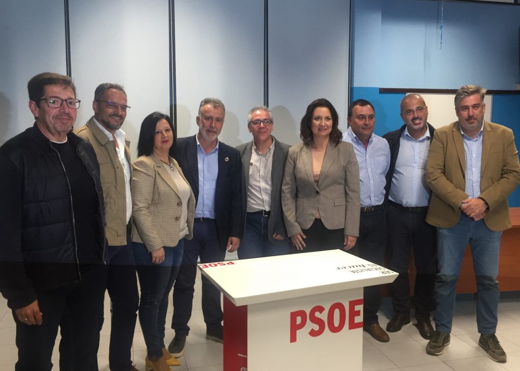 Torres, con las candidaturas gomeras del PSOE a las Cortes. DA
