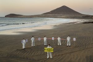 Protesta de Greenpeace en Tenerife. / DA