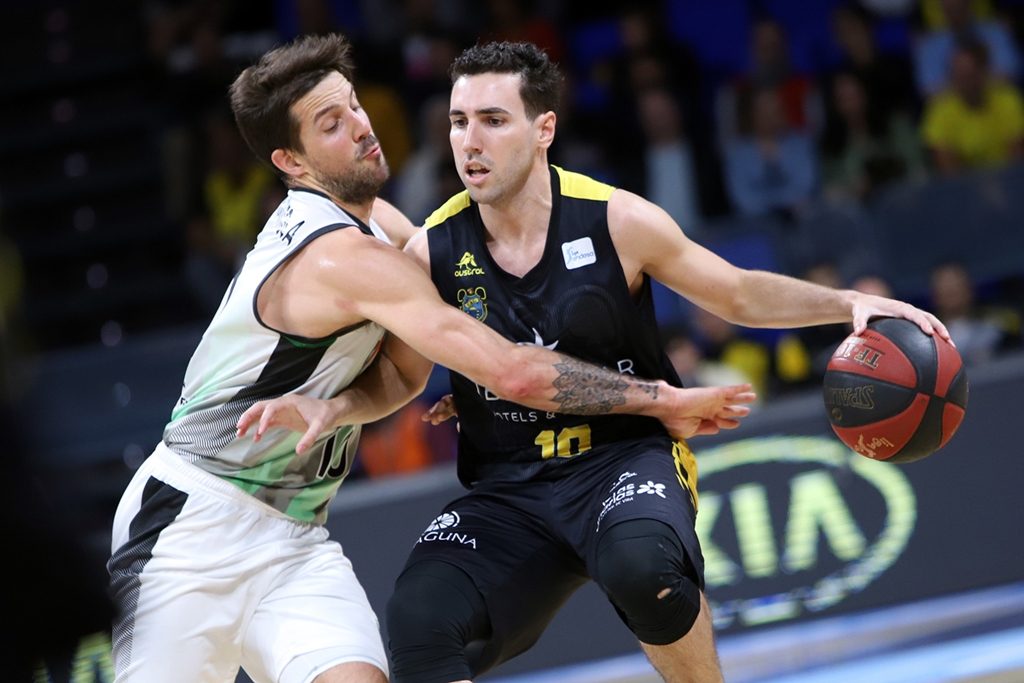Nico Laprovittola, junto a Ferrán Bassas ACB Photo A. Perez