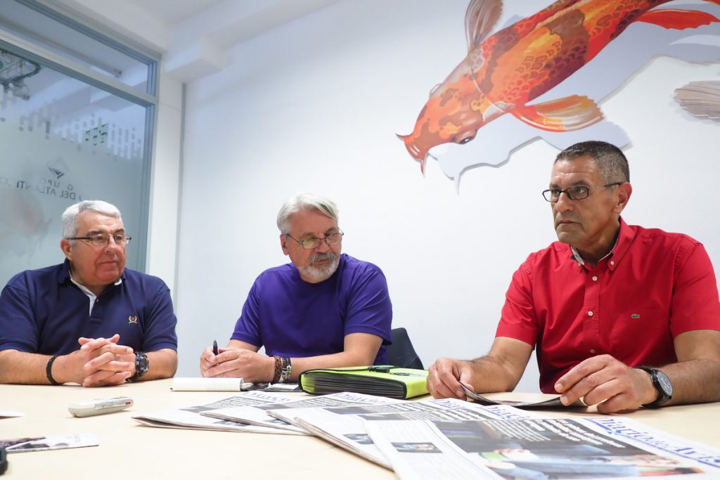 Luis Cosme Villegas Peña, Francisco José León Mora y José Luis Sánchez durante su visita a las instalaciones de DIARIO DE AVISOS. Sergio Méndez