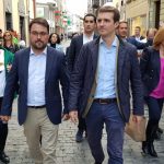 Pablo Casado visita algunos comercios de Santa Cruz de La Palma. / DA
