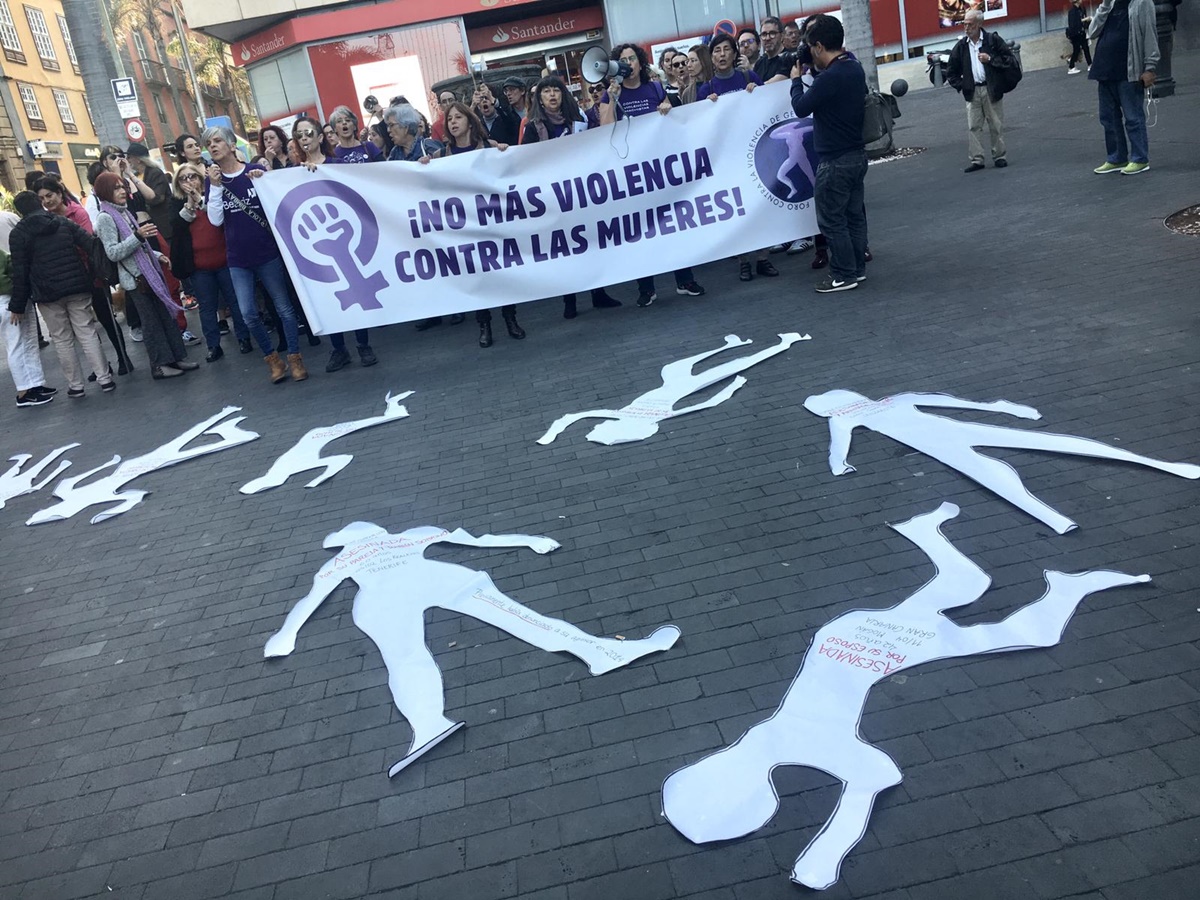 Manifestación contra el asesinato machista en Adeje. Fran Pallero 