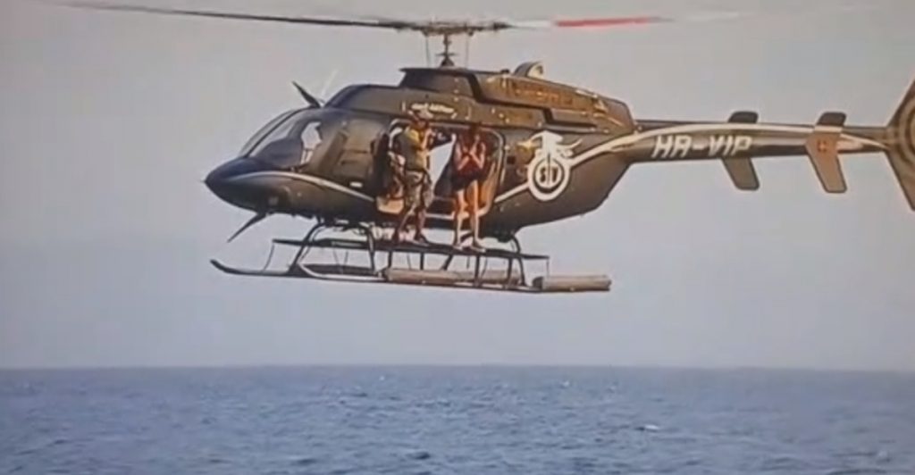 Salto de Isabel Pantoja en helicóptero. DA