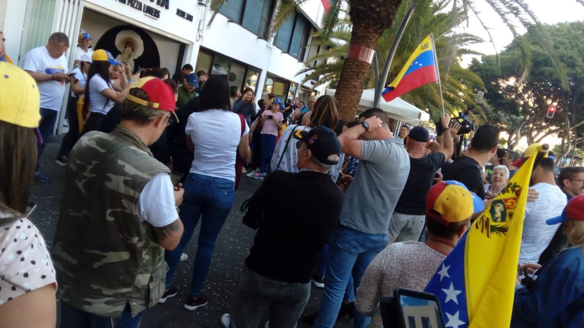 Protesta contra Nicolás Maduro en Santa Cruz. DA