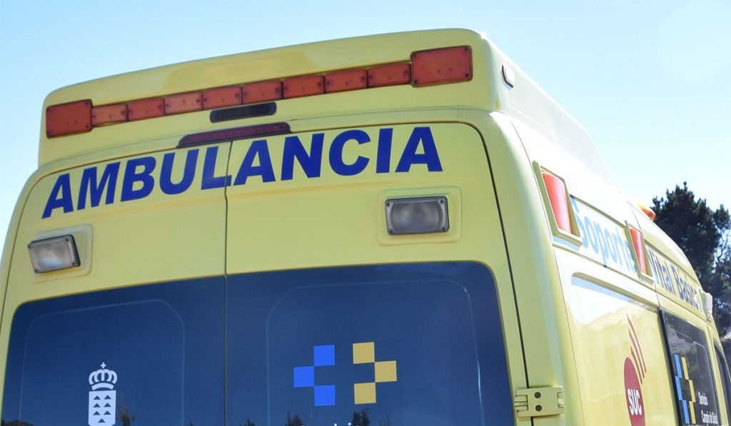 Muere una joven en una colisión frontal entre un coche y una guagua en Tenerife