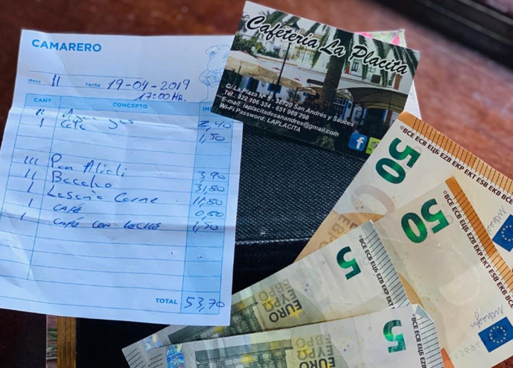La cuenta que debían pagar los turistas. Facebook de La Placita