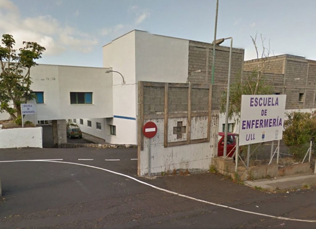 Imagen de la entrada al antiguo Hospital de Las Nieves. | DA