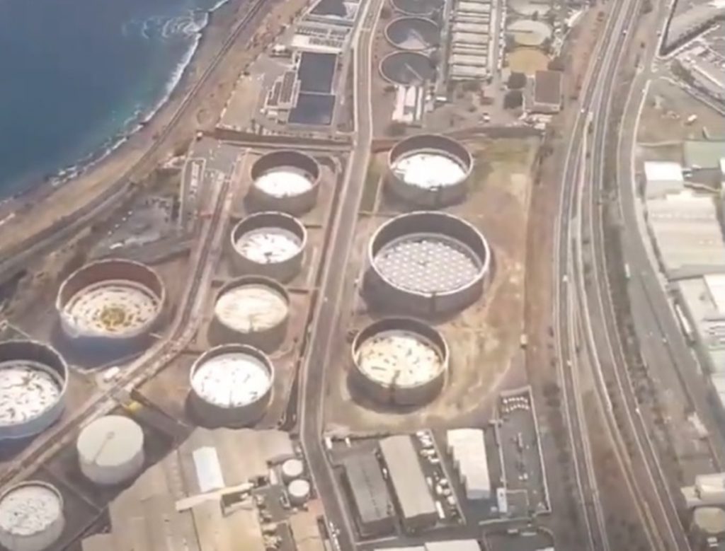 Imagen captada desde el aire donde se aprecia el vertido del lunes. / @tdelgadog