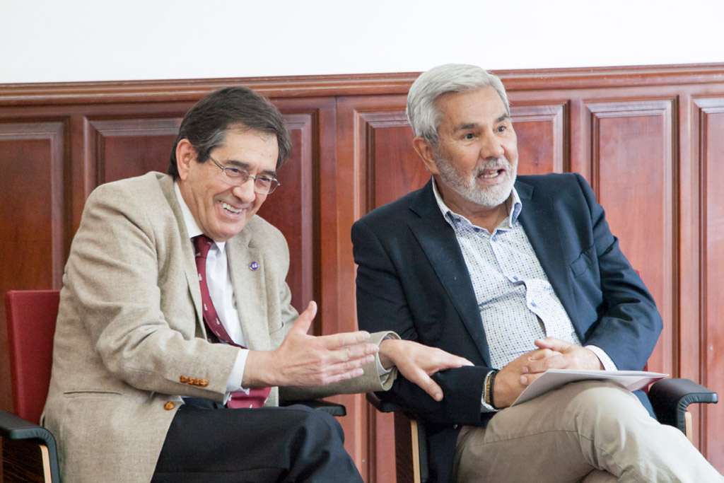Antonio Martinón (izda.) y José Miguel Rodríguez Fraga, en la presentación de los cursos y talleres de la UVA. DA