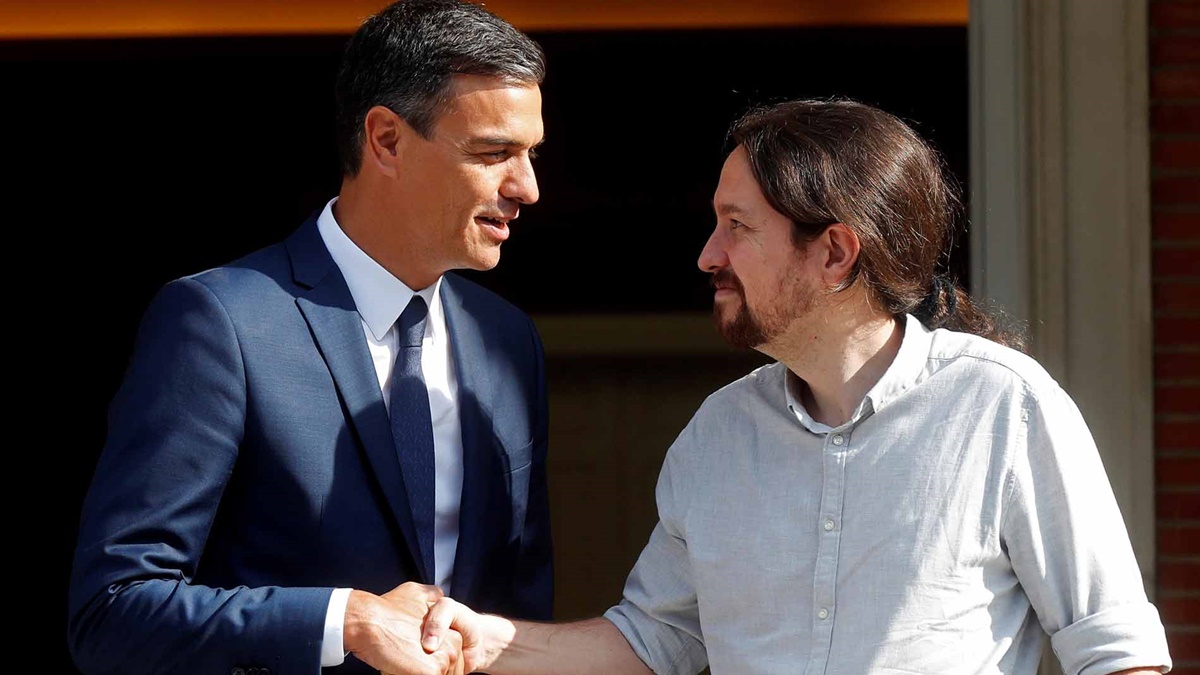 Pedro Sánchez y Pablo Iglesias, el 6 de septiembre de 2018, cuando firmaron un acuerdo para sacar los Presupuestos Generales del Estado. DA