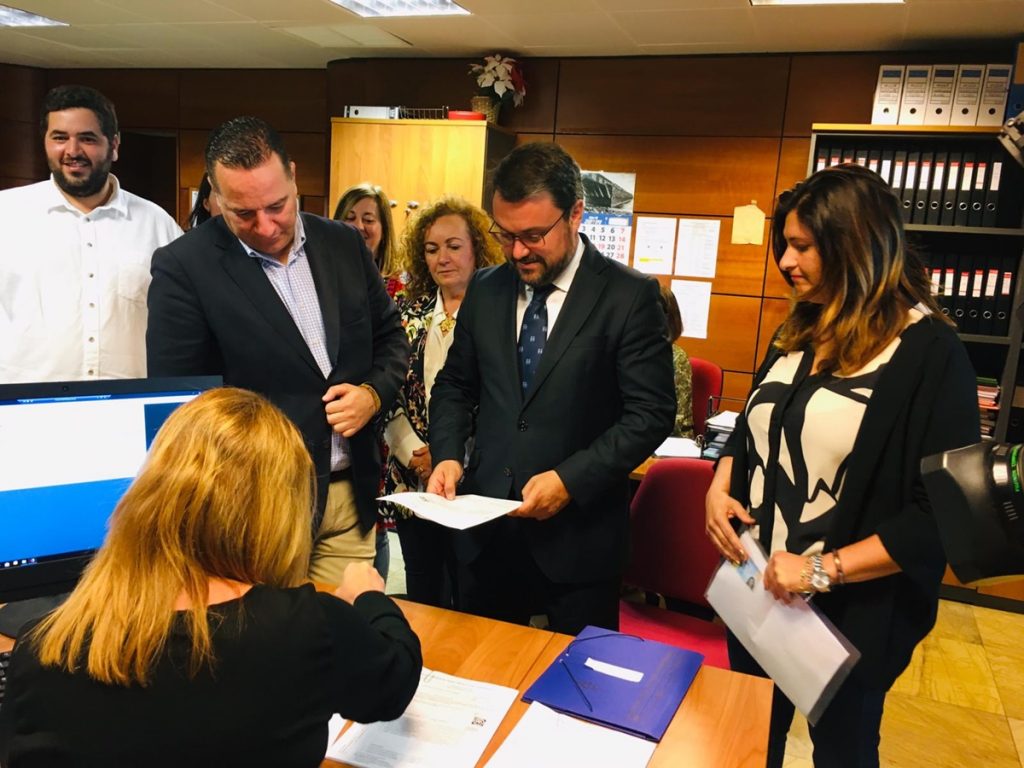 Asier Antona registra en el Parlamento de Canarias la lista autonómica del PP. DA