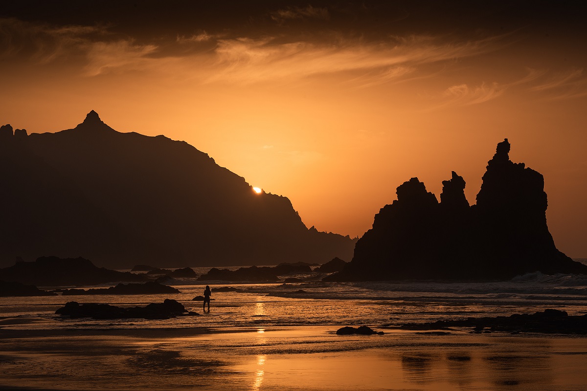 Imagen de un atardecer en la Playa de Benijo, en el macizo de Anaga, en Santa Cruz de Tenerife / Foto: Abián San Gil