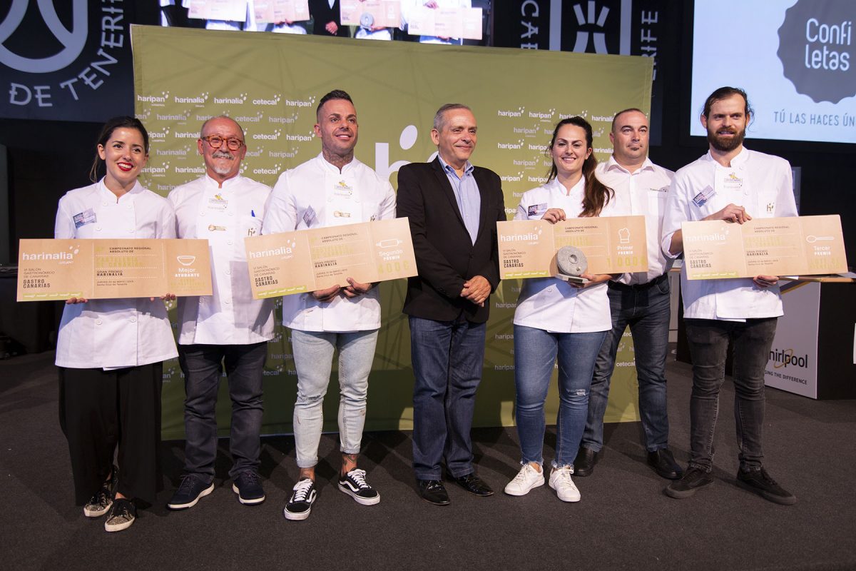 Laura Suárez González, del restaurante Haydeé de La Orotava, se convirtió ayer en la vencedora del cuarto Campeonato de Pastelería-Grupo Harinalia. DA