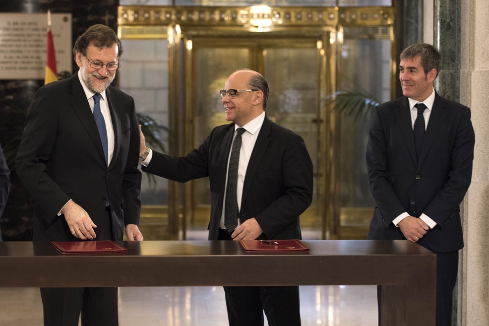Mariano Rajoy, José Miguel Barragán y Fernando Clavijo (Presupuestos de 2017). / DA 