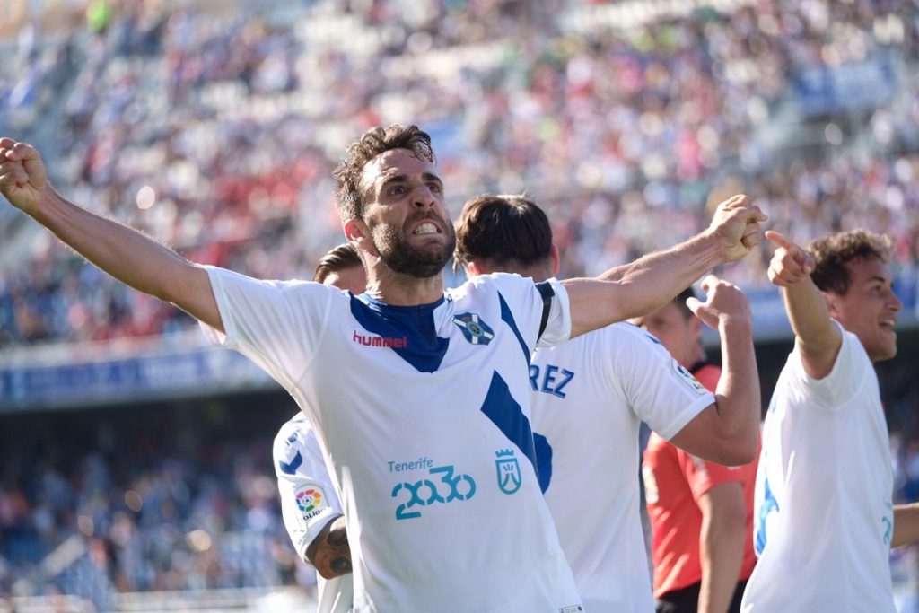 Carlos Ruiz celebra el segundo gol blanquiazul| FRAN PALLERO