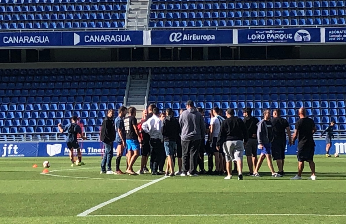Aficionados en el Heliodoro. Foto: Twitter Fati Febles