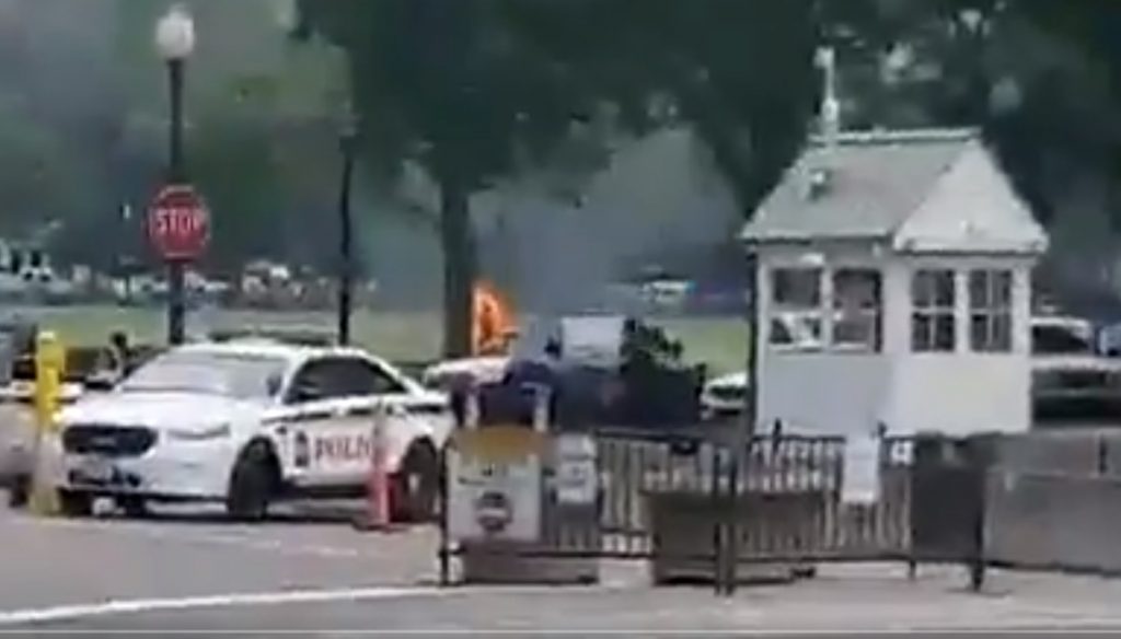 Un hombre se prende fuego frente a la Casa Blanca. Twitter