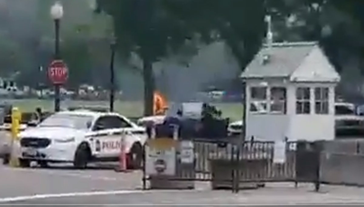 Un hombre se prende fuego frente a la Casa Blanca. Twitter