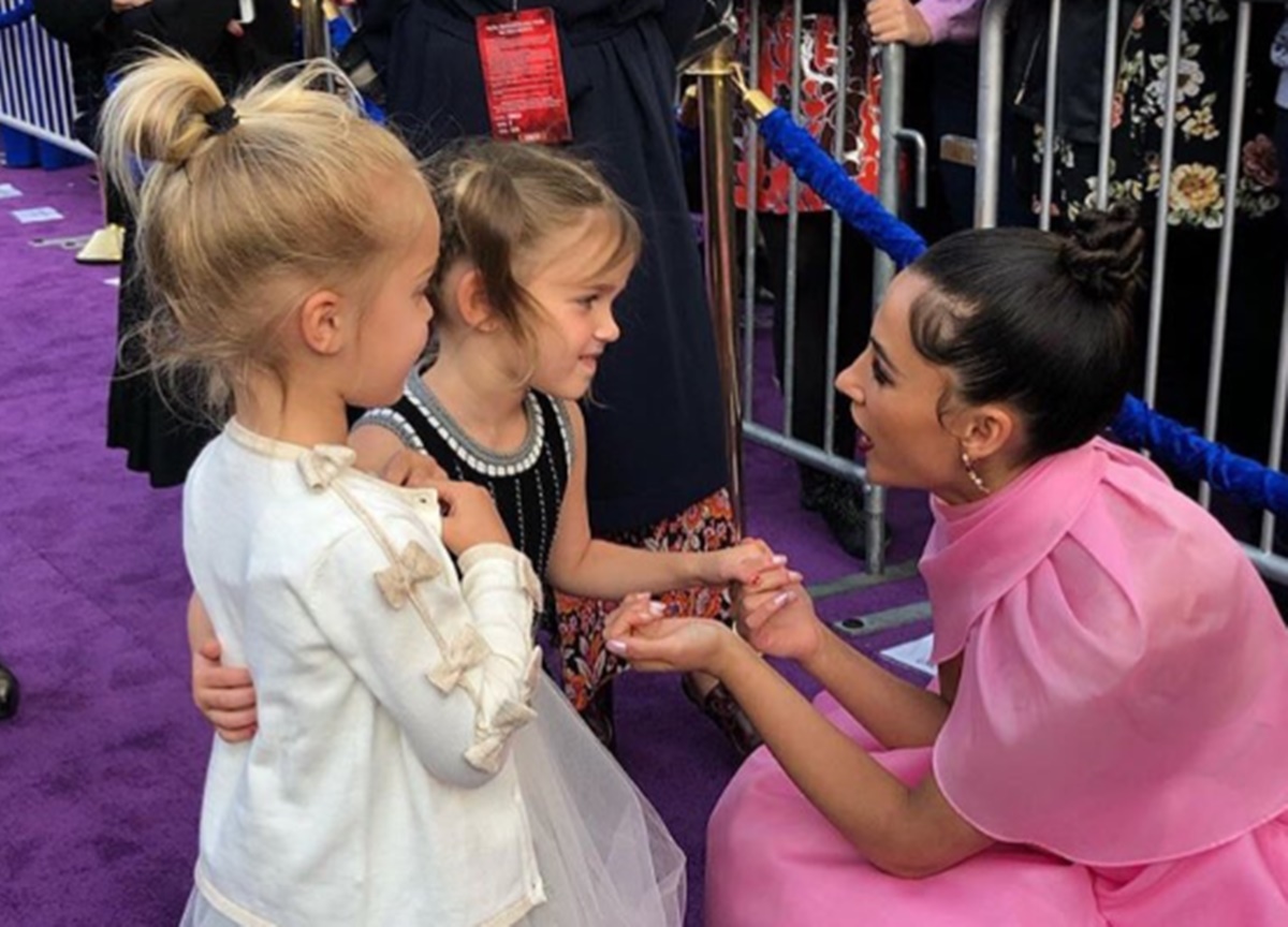 Dos niñas conocen a la princesa Jasmín. Twitter