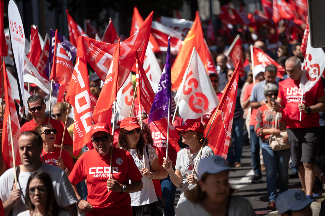 La gran manifestación del primero de Mayo reunió en Santa Cruz de Tenerife a varios miles de personas. Fran Pallero