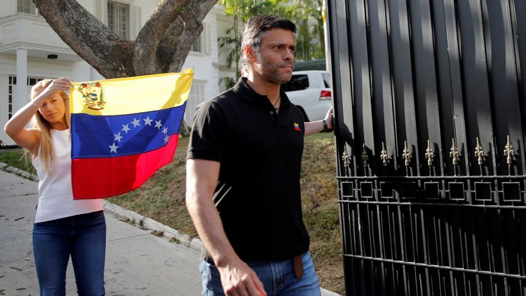 Leopoldo López momentos antes de su rueda de prensa en la Embajada de España / DA