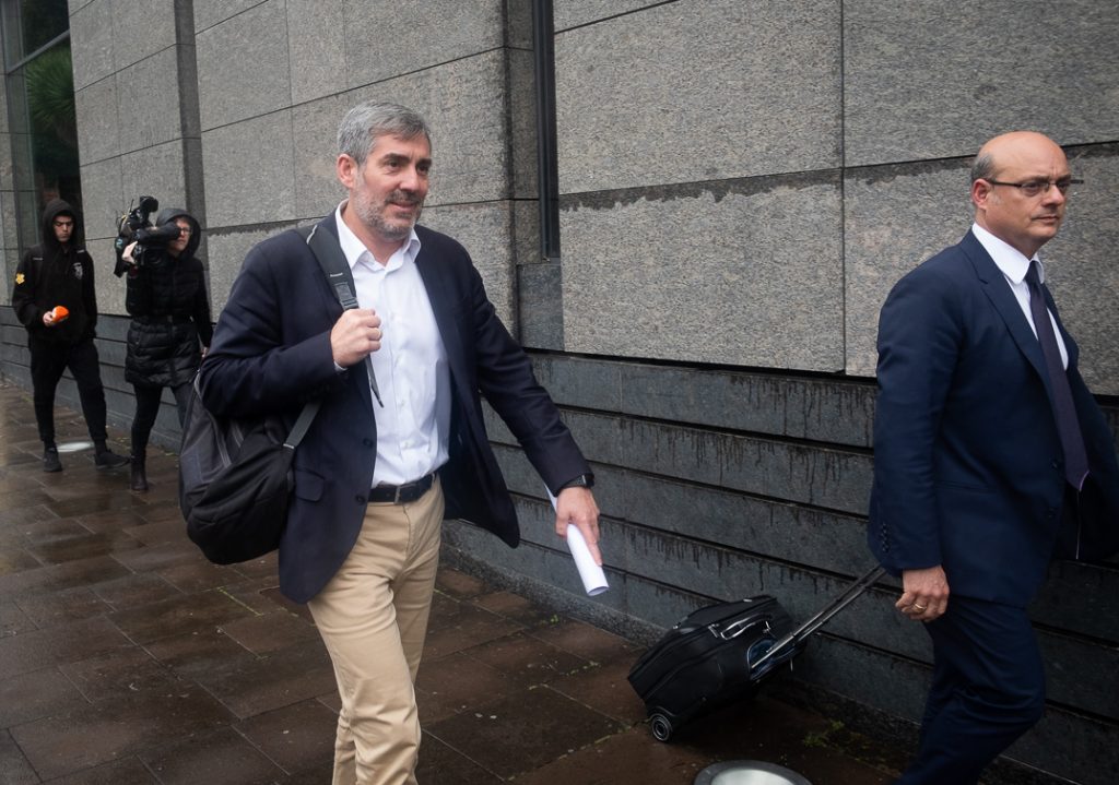 El presidente del Gobierno de Canarias, Fernando Clavijo, tras declarar como imputado en el llamado caso Grúas. Fran Pallero