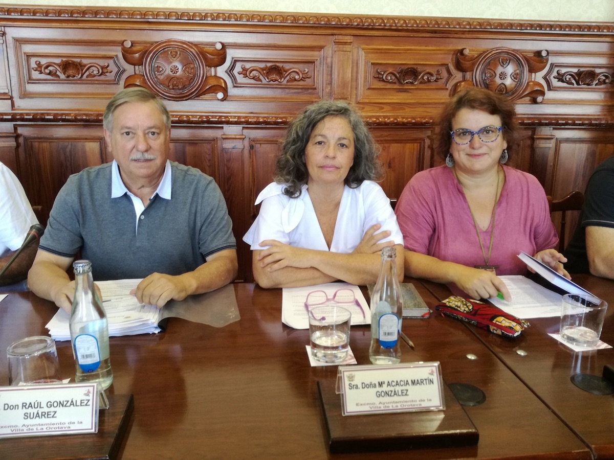Raúl González, Acacia Martín y Montserrat Ramos componen el grupo municipal de Asamblea por La Orotava. DA