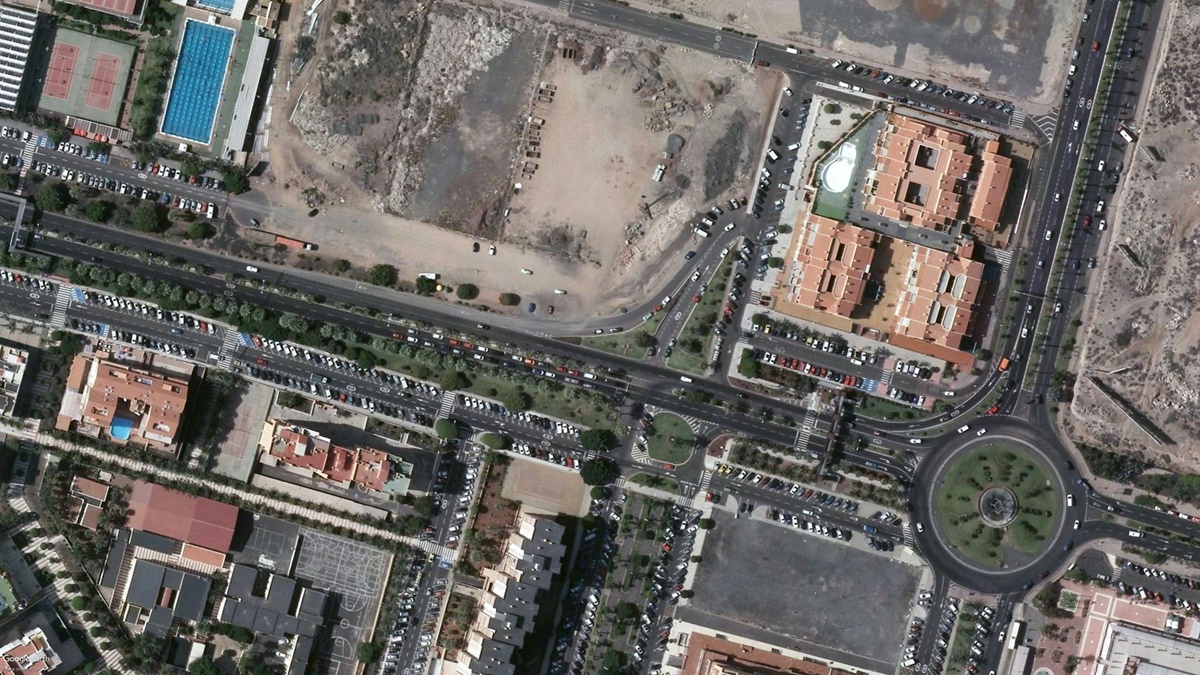 Imagen aérea de la avenida Chayofita (izquierda), la rotonda y la avenida Juan Carlos I. DA